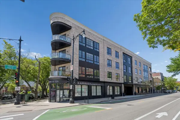 3808 N Lincoln Avenue #203, Chicago, IL 60613