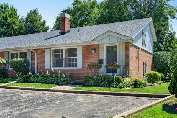 12 Robin Hood Lane #12, Northfield, IL 60093