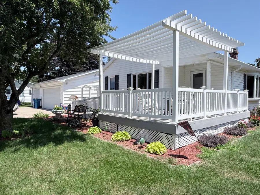 414 W 19th Avenue, Coal Valley, IL 61240 - #2