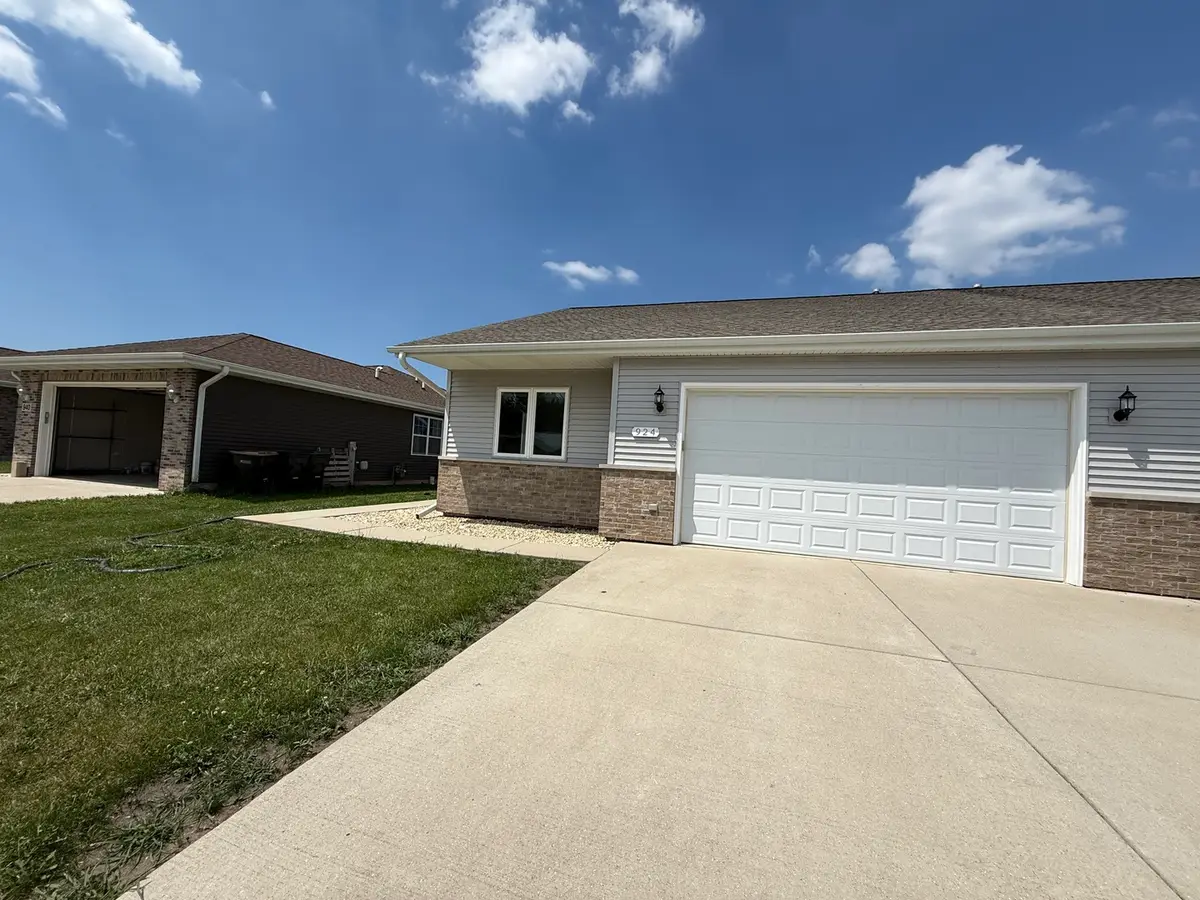 924 Bergera Street W, Braidwood, IL 60408 - #1