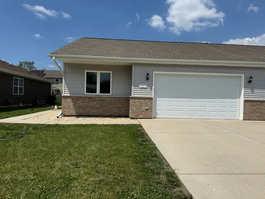 924 Bergera Street W, Braidwood, IL 60408 - #2