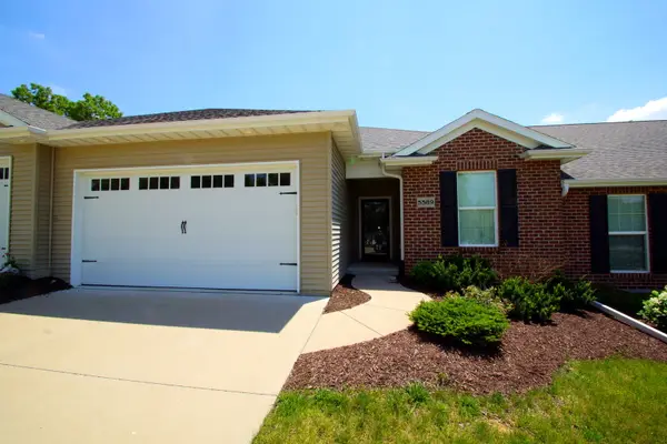 5589 E Creekside Lane, Bettendorf, IA 52722