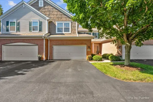 375 Wolcott Lane #375, Batavia, IL 60510