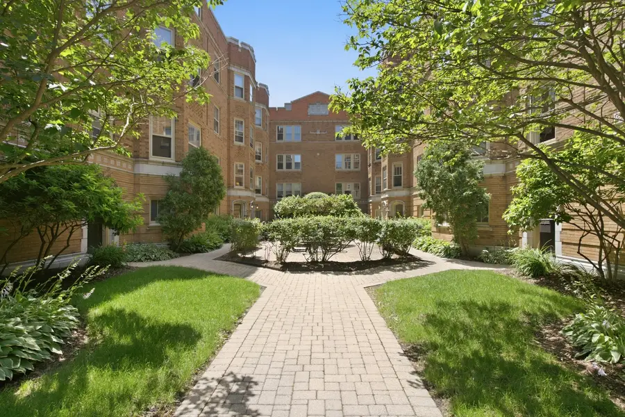 619 Washington Boulevard #1W, Oak Park, IL 60302 - #2
