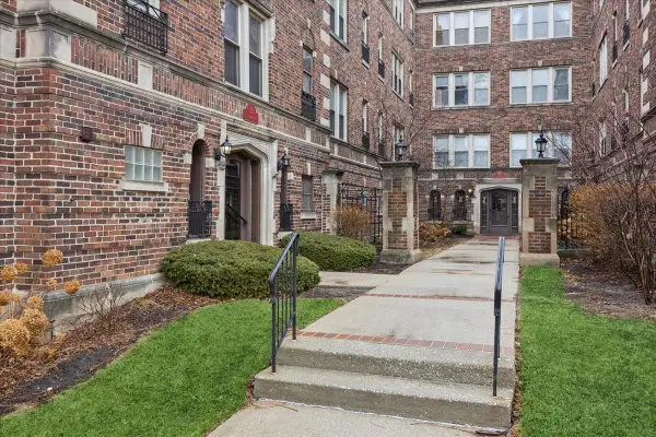 65 E Harris Avenue #2A, La Grange, IL 60525