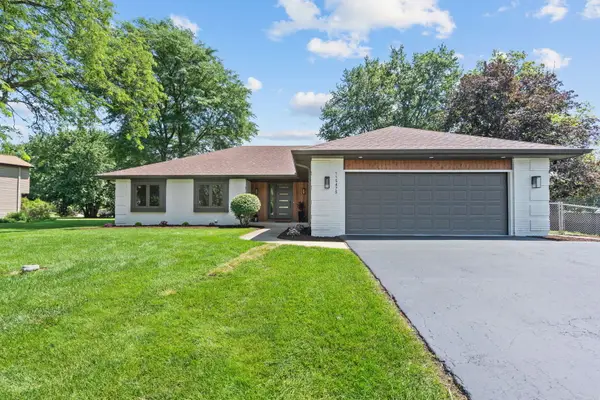 11S475 Walter Lane, Naperville, IL 60564