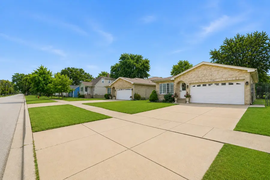7516 Odell Avenue, Bridgeview, IL 60455 - #2