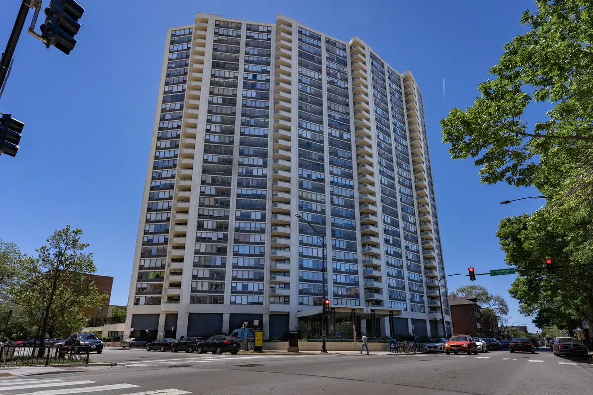 3930 N Pine Grove Avenue #306, Chicago, IL 60613 - #1