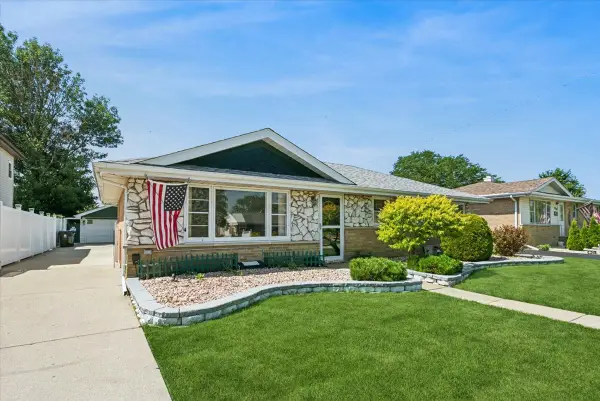 7821 W 73rd Place, Bridgeview, IL 60455