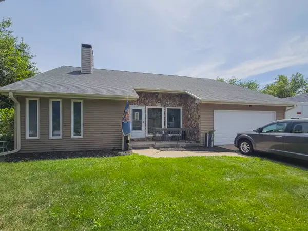 4455 Amesbury Drive, Bettendorf, IA 52722