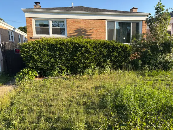 2909 W Howard Street, Chicago, IL 60645