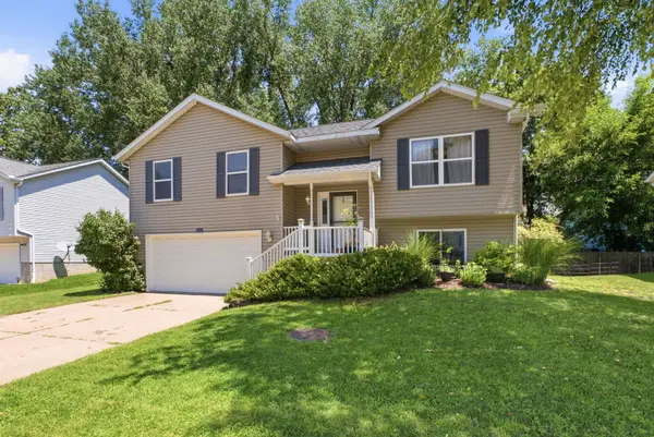 5803 Hillandale Road, Davenport, IA 52806