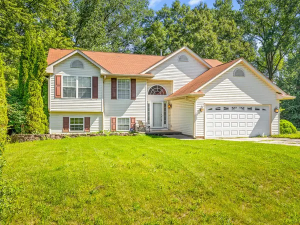 212 Rochester Road, Poplar Grove, IL 61065