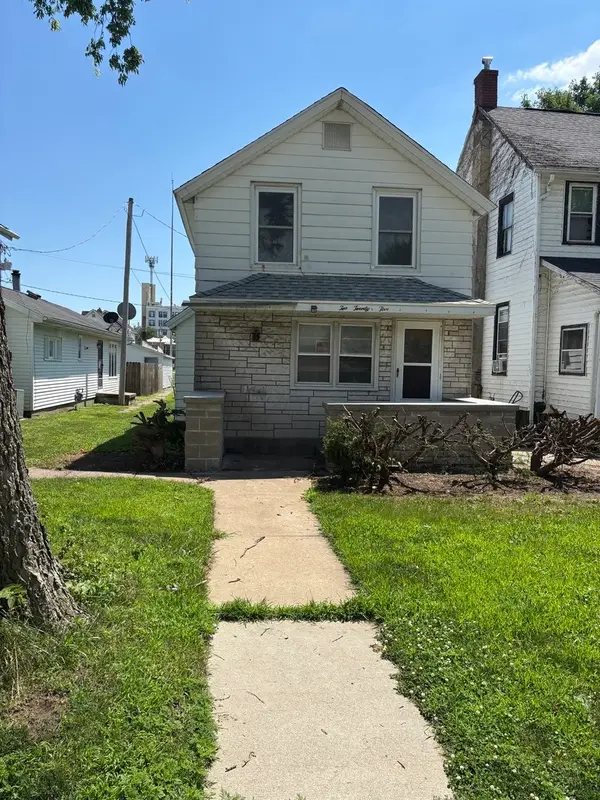 225 3rd Avenue S, Clinton, IA 52732
