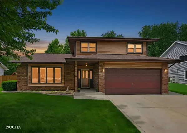 29 Mayfair Lane, Aurora, IL 60504