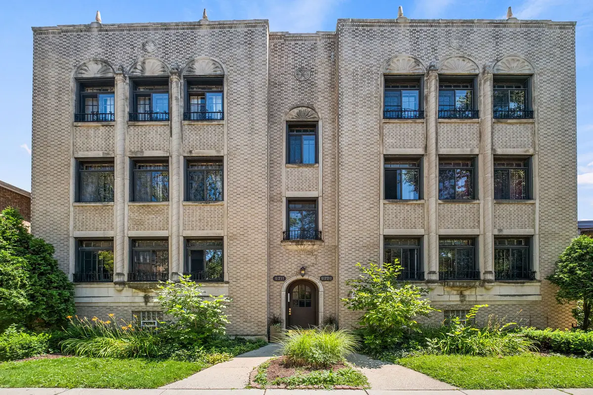 6209 N Mozart Street #3S, Chicago, IL 60659 - #1