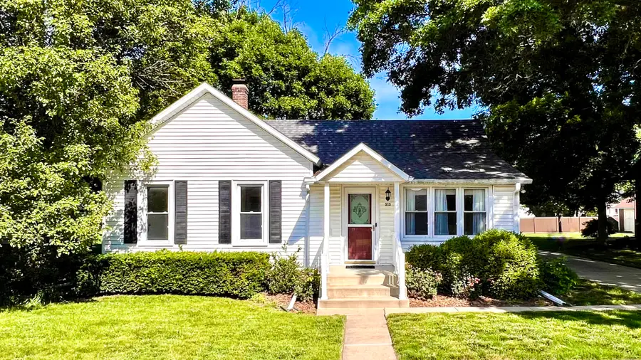 313 N 3rd Avenue, Morton, IL 61550 - #3