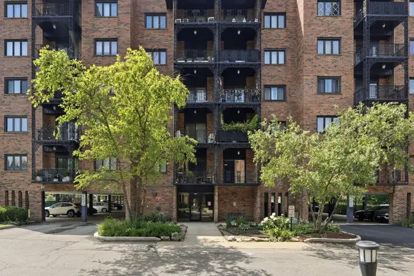 9331 Landings Lane #305, Des Plaines, IL 60016