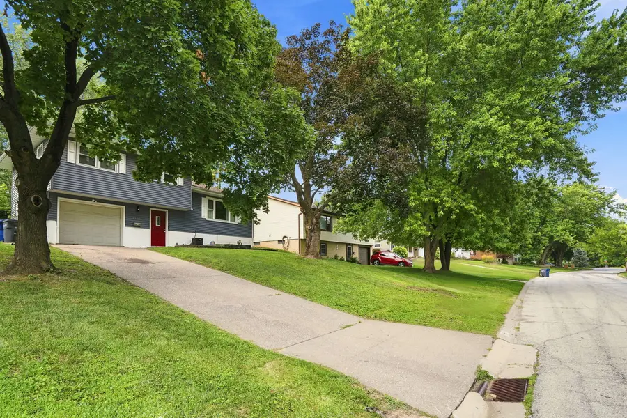 1426 25th Street, Bettendorf, IA 52722 - #2