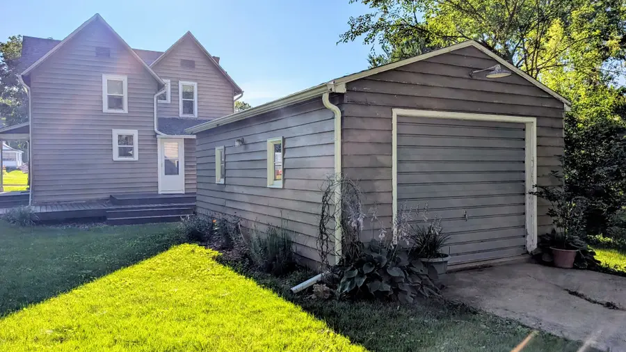 111 N Wesley Avenue, Mount Morris, IL 61054 - #2