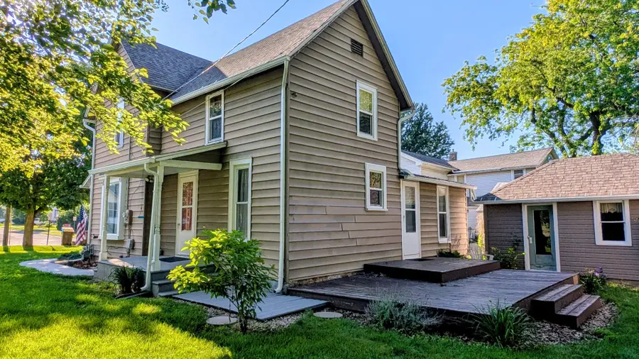 111 N Wesley Avenue, Mount Morris, IL 61054 - #3
