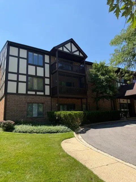 7737 W Golf Drive #302, Palos Heights, IL 60463