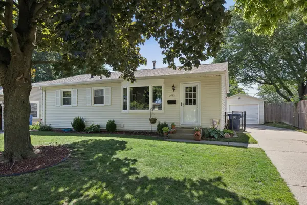3702 Clover Hills Drive, Bettendorf, IA 52722