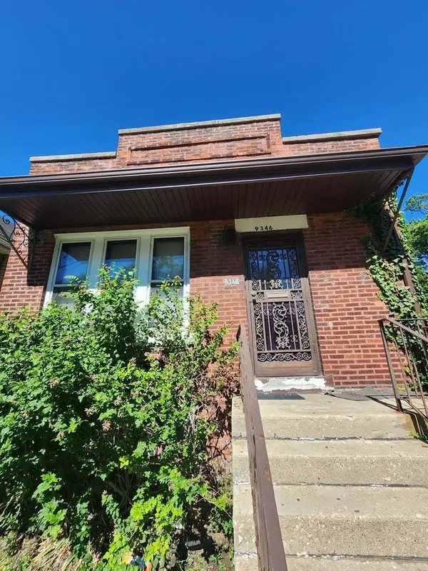 9346 S Woodlawn Avenue, Chicago, IL 60619