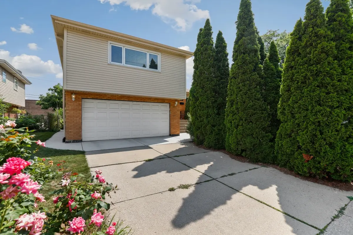 4701 W 102nd Street, Oak Lawn, IL 60453 - #1