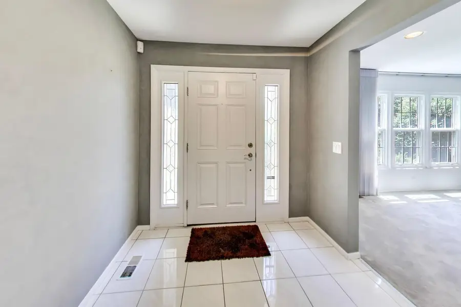 136 E Fox Hill Drive, Buffalo Grove, IL 60089 - #2