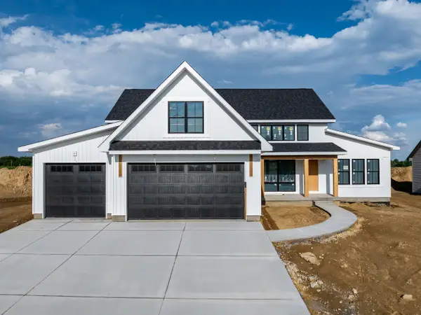 7131 Black Oak Drive, Bettendorf, IA 52722