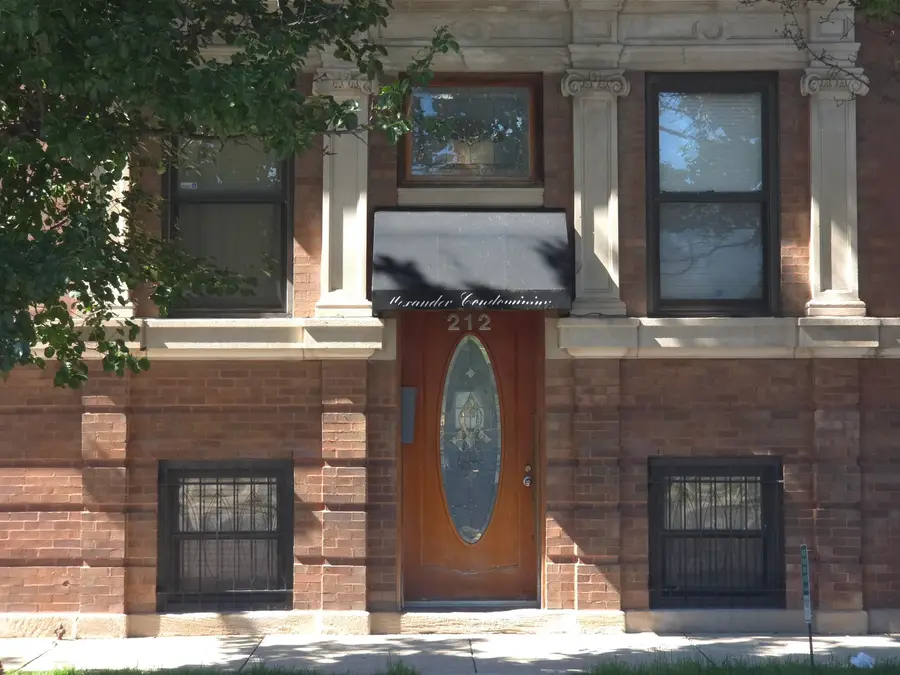 212 E 44th Street #3, Chicago, IL 60653 - #2