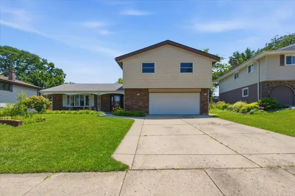 160 Fairfield Way, Bloomingdale, IL 60108