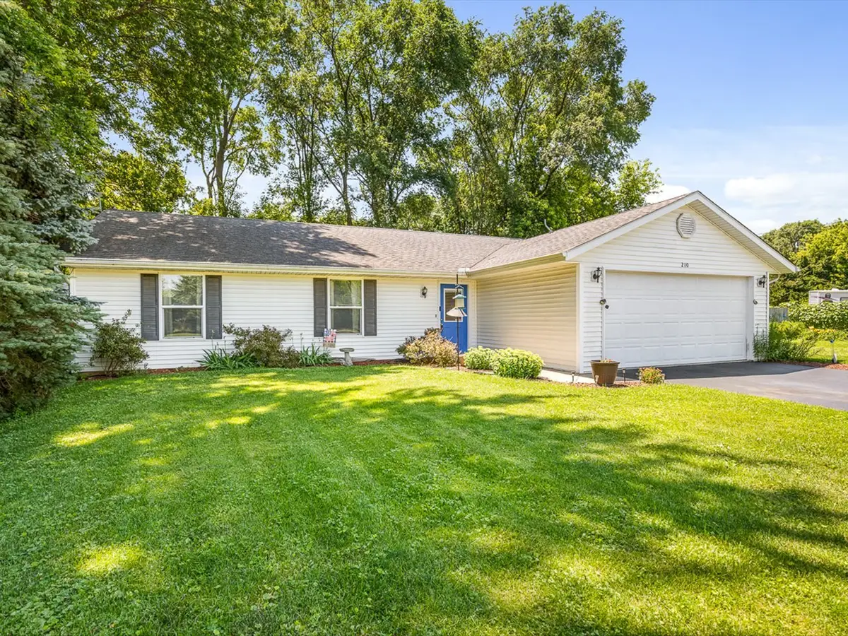 210 W Pacific Street, Davis Junction, IL 61020 - #1