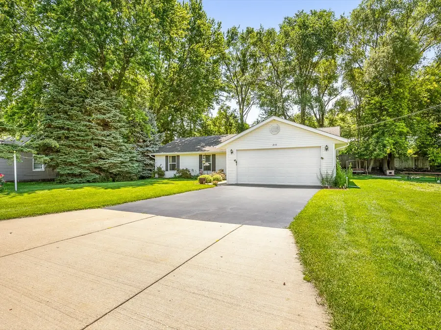210 W Pacific Street, Davis Junction, IL 61020 - #3