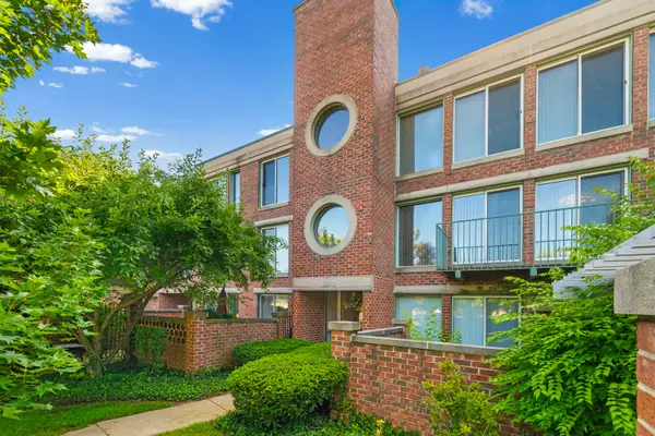 1050 Arbor Lane #303, Northfield, IL 60093