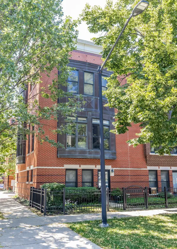 831 W 14th Place, Chicago, IL 60608
