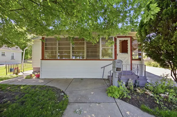 182 N Smith Street, Aurora, IL 60505