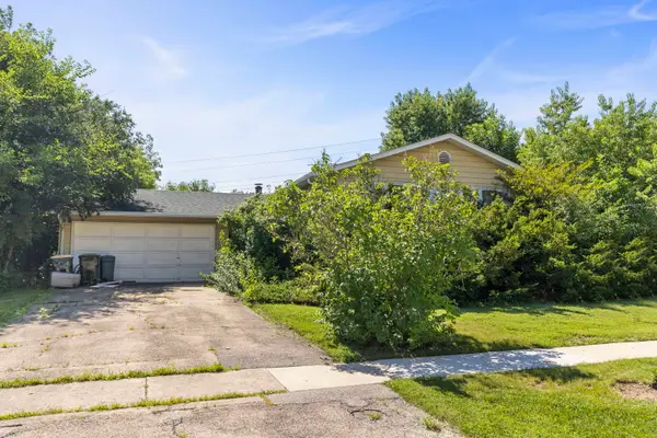 6104 Tyler Drive, Woodridge, IL 60517