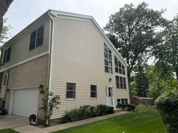 222 Thomas Drive, Wood Dale, IL 60191