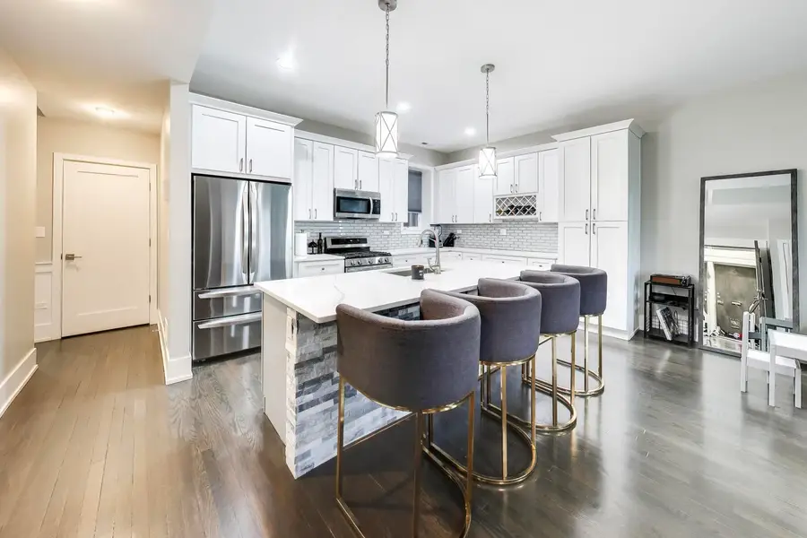 616 E 46th Street #2, Chicago, IL 60653 - #3