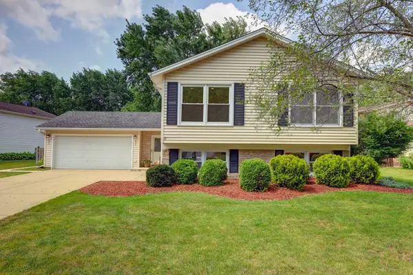 223 W Tanglewood Drive, Arlington Heights, IL 60004