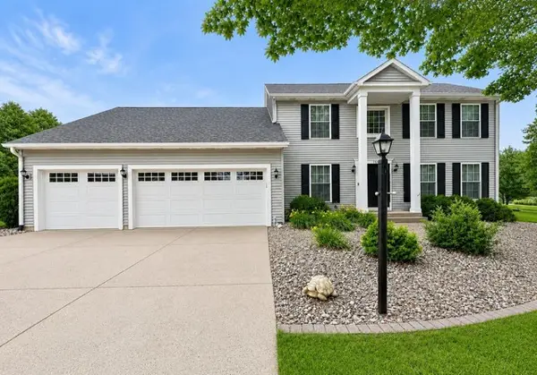 2520 Buckingham Avenue, Bettendorf, IA 52722