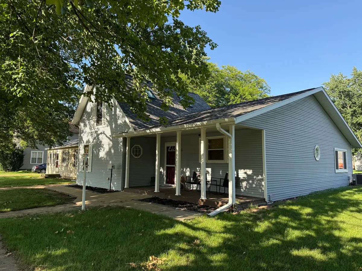 805 S 5th Street, Oregon, IL 61061 - #1