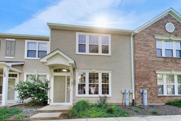 131 Springbrook Trail S, Oswego, IL 60543