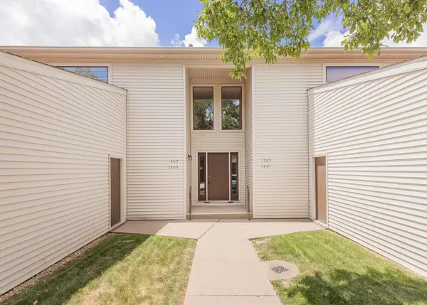 1205 35th Street Drive, Moline, IL 61265