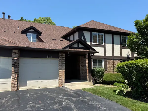 6135 Essex Court #D, Willowbrook, IL 60527