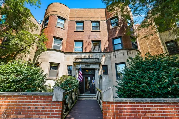 1044 W Byron Street #2E, Chicago, IL 60613