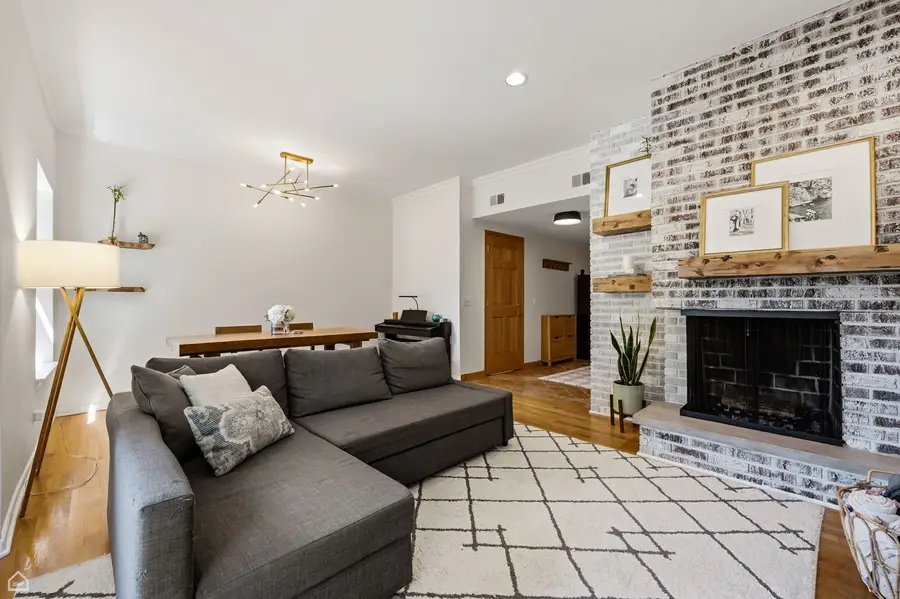 1044 W Byron Street #2E, Chicago, IL 60613 - #3