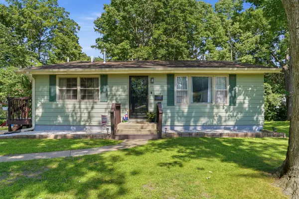 1104 Elm Place, Dixon, IL 61021
